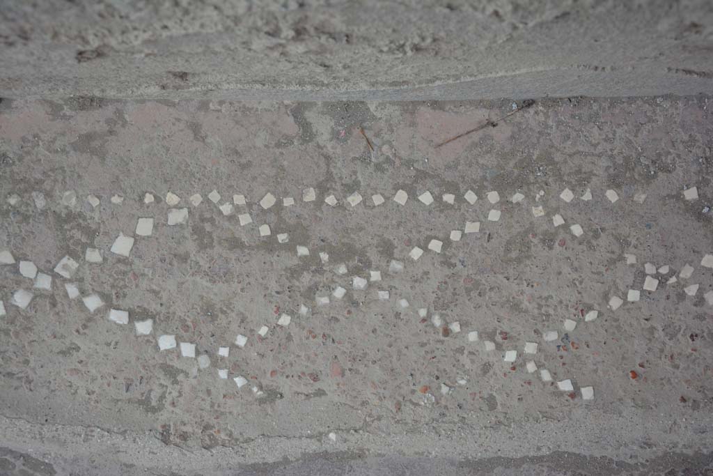 II.2.2 Pompeii. July 2017. Entrance corridor/fauces 1, detail of remains of pattern showing “net” design in small white stones. 
Foto Annette Haug, ERC Grant 681269 DÉCOR.

