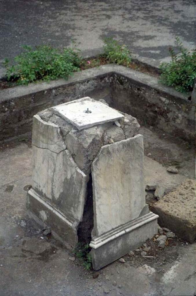 II.2.2 Pompeii. July 2011. Room 2, fountain base which may have held a statuette, 
Photo courtesy of Rick Bauer.
