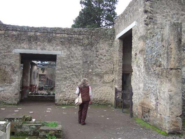 II.2.2 Pompeii. May 2016. East side of atrium, with doorways to rooms 3, “c” and 5, on right.
Photo courtesy of Buzz Ferebee.
