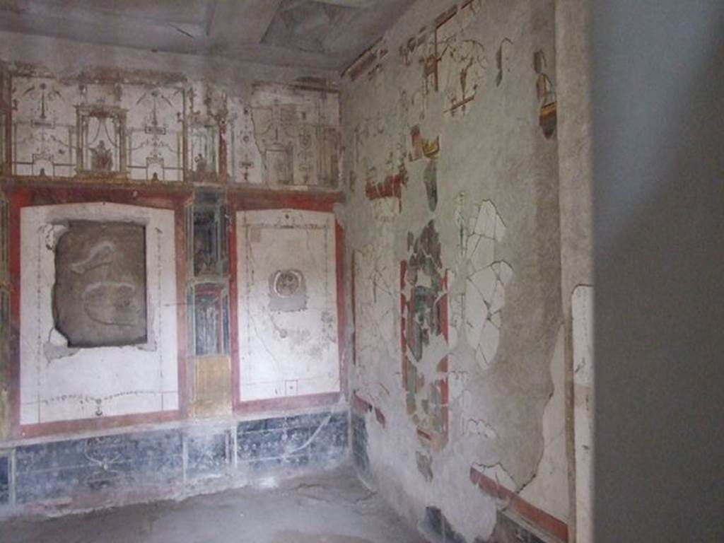 II.2.2 Pompeii. December 2006. 
Room “f”, west and north walls showing the restored walls from the saved minute fragments. 
