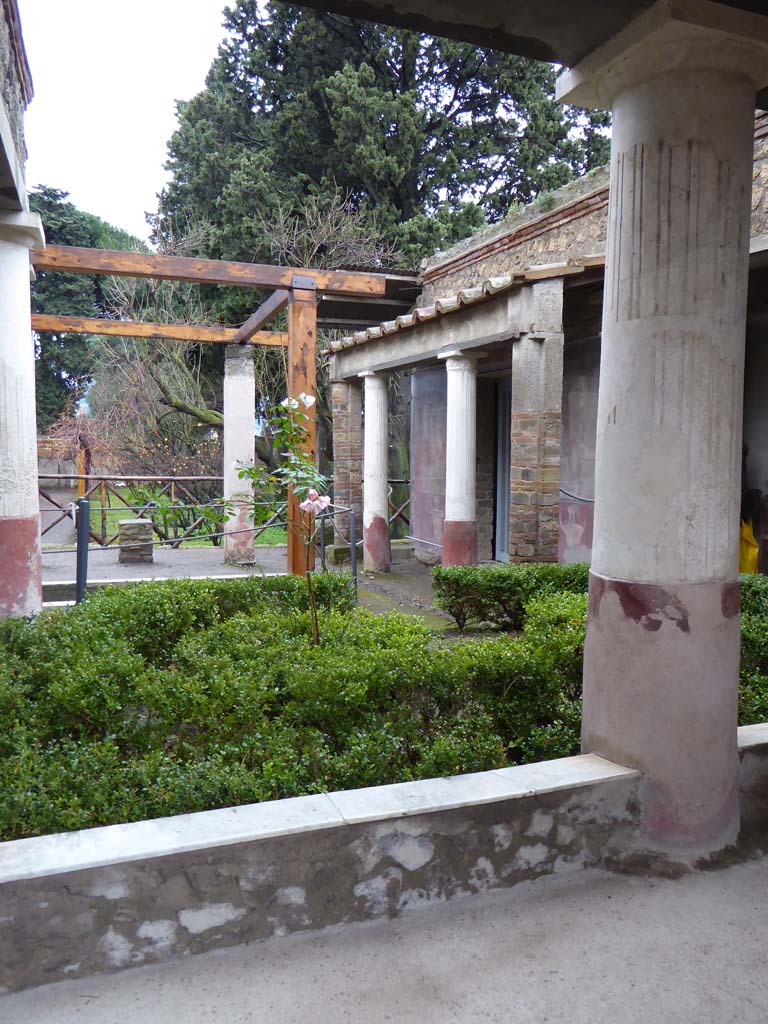 II.2.2 Pompeii. January 2017. Pseudoperistyle “g”, looking south-west. 
Foto Annette Haug, ERC Grant 681269 DÉCOR.
