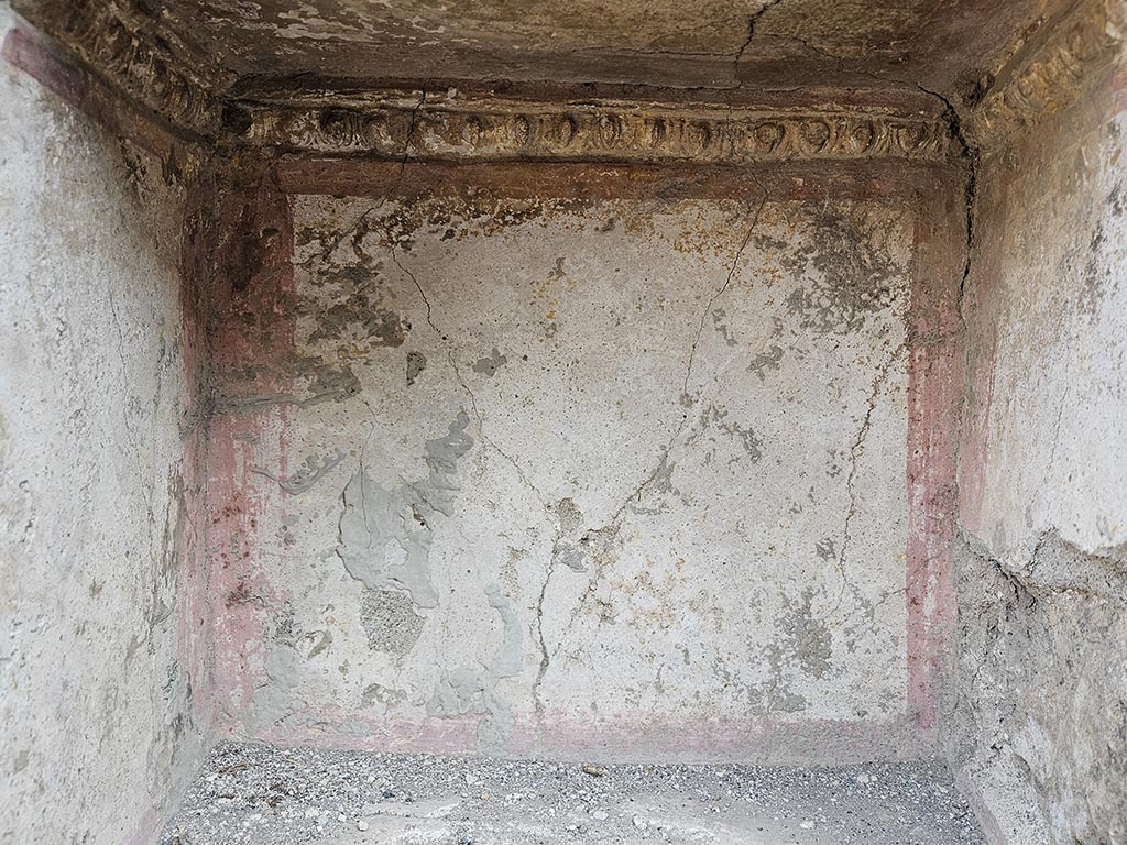 II.2.3 Pompeii. November 2024. Detail from niche in east wall. Photo courtesy of Annette Haug.