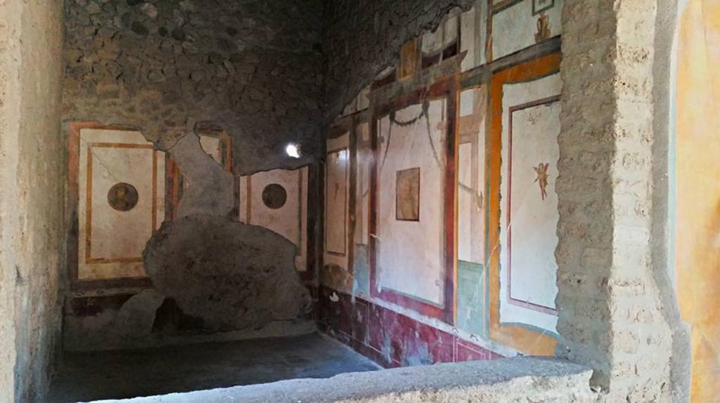 II.3.3 Pompeii. 2016/2017.
Room 4, looking towards east wall, south-east corner, and south wall of cubiculum. Photo courtesy of Giuseppe Ciaramella.
