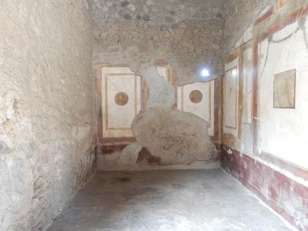 II.3.3 Pompeii. May 2016. Room 4, looking towards east wall. Photo courtesy of Buzz Ferebee
