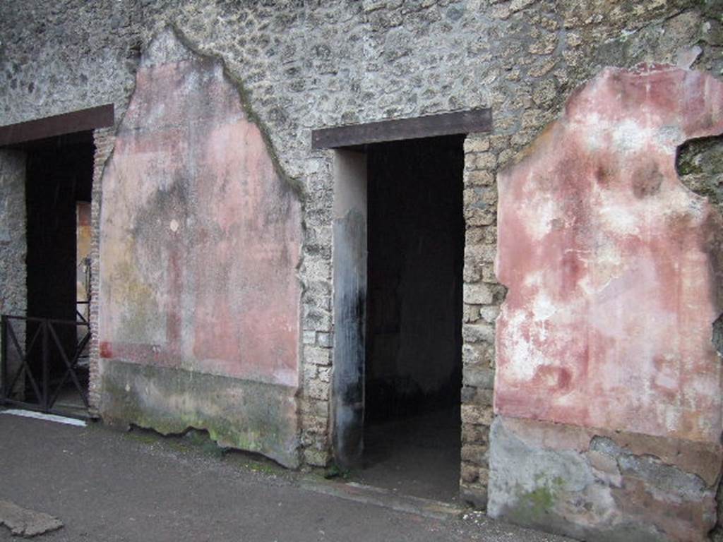 II.3.3 Pompeii. December 2005. Doorways to rooms 5 and 6 on west side of atrium.

