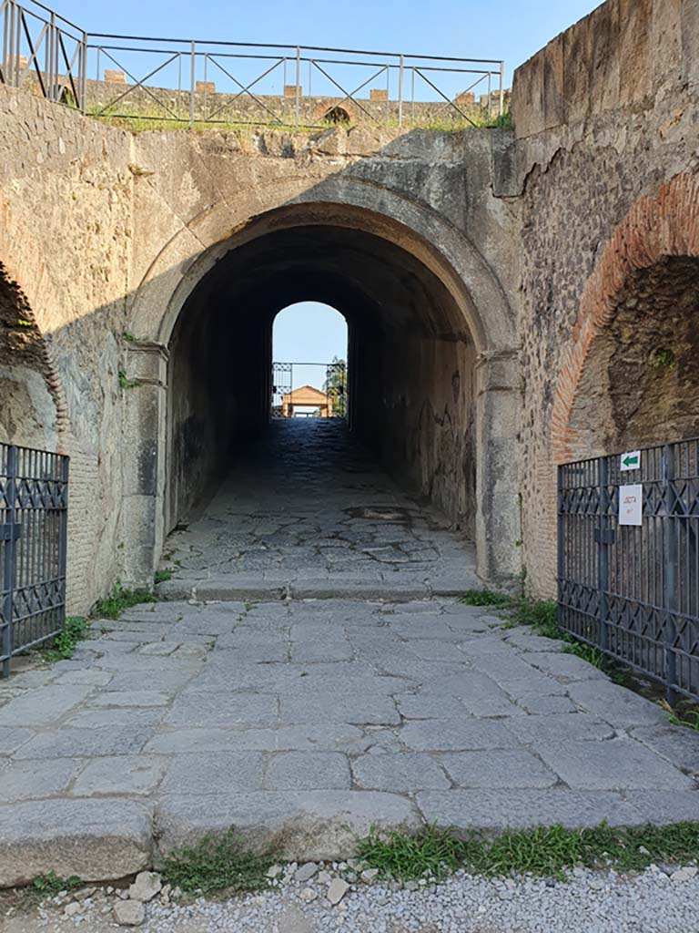 II.6 Pompeii. July 2021. Looking north through the north entrance corridor.
Foto Annette Haug, ERC Grant 681269 DÉCOR.
