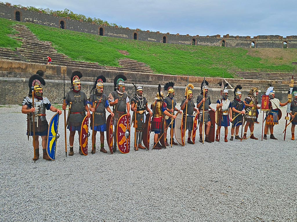 II.6 Pompeii. 28th September 2024. Legionaries in the amphitheatre during “Ludi Pompeiani” event. Photo courtesy of Giuseppe Ciaramella.