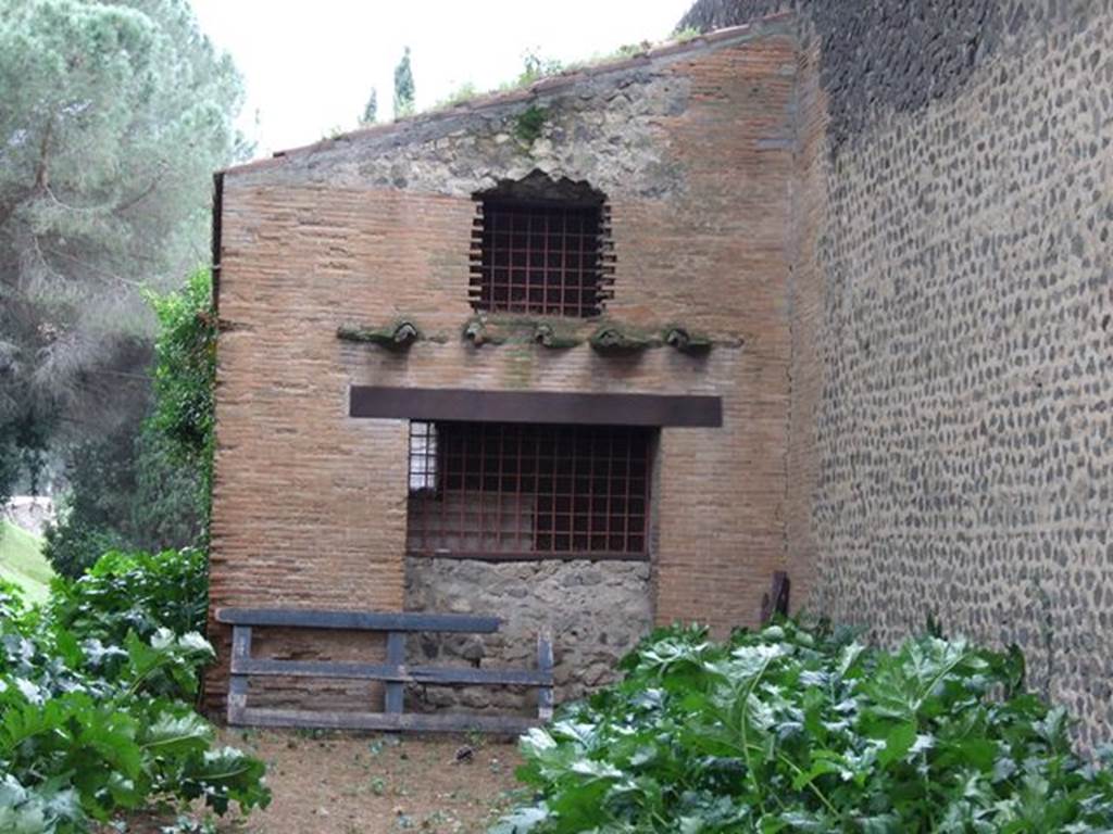 II.7.1 Pompeii. Palaestra. December 2006. Entrance to latrine building II.7.11 to south of II.7.1.
