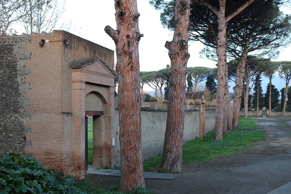 II.7.1 Pompeii. Palaestra. December 2018. Looking north along the exterior east wall. Photo courtesy of Aude Durand