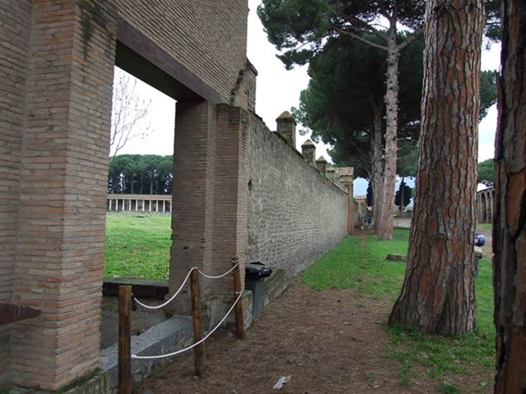 II.7.1 Pompeii. Palaestra. December 2006. Wall from II.7.1 to II.7.2.