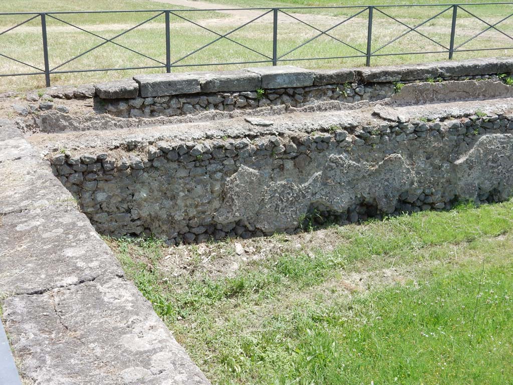 II.7 Pompeii. June 2019. Detail of east side at north-east corner. Photo courtesy of Buzz Ferebee.