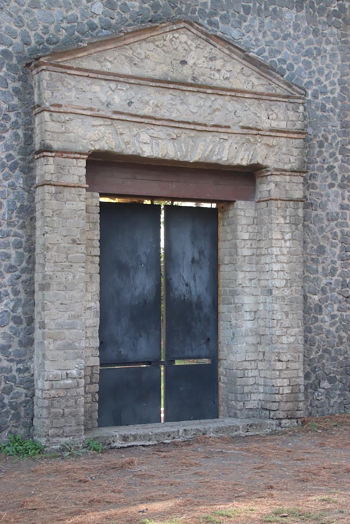 II.7.7 Pompeii. Palaestra. October 2023. 
Entrance doorway on north side. Photo courtesy of Klaus Heese.
