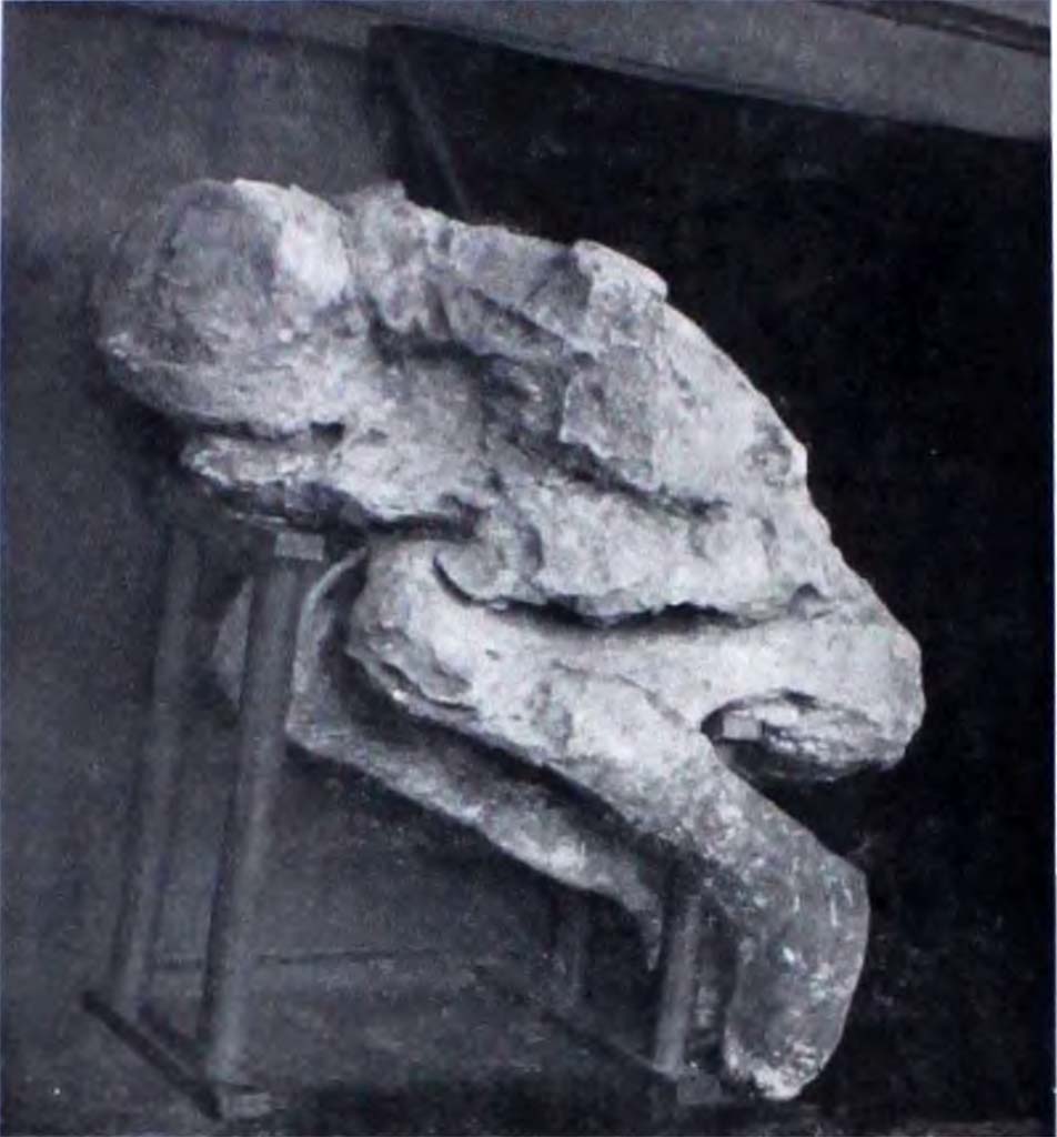 II.7.11 Pompeii. Palaestra. 1939. Cast of crouching man, found to be tipped forwards, huddled up and bent double on his knees.
See Notizie degli Scavi di Antichità, p. 226, fig. 34.

