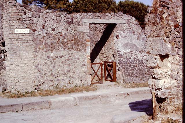 II.8.6 Pompeii. December 2018. 
Square hole on south side of inside entrance doorway. Photo courtesy of Aude Durand.
