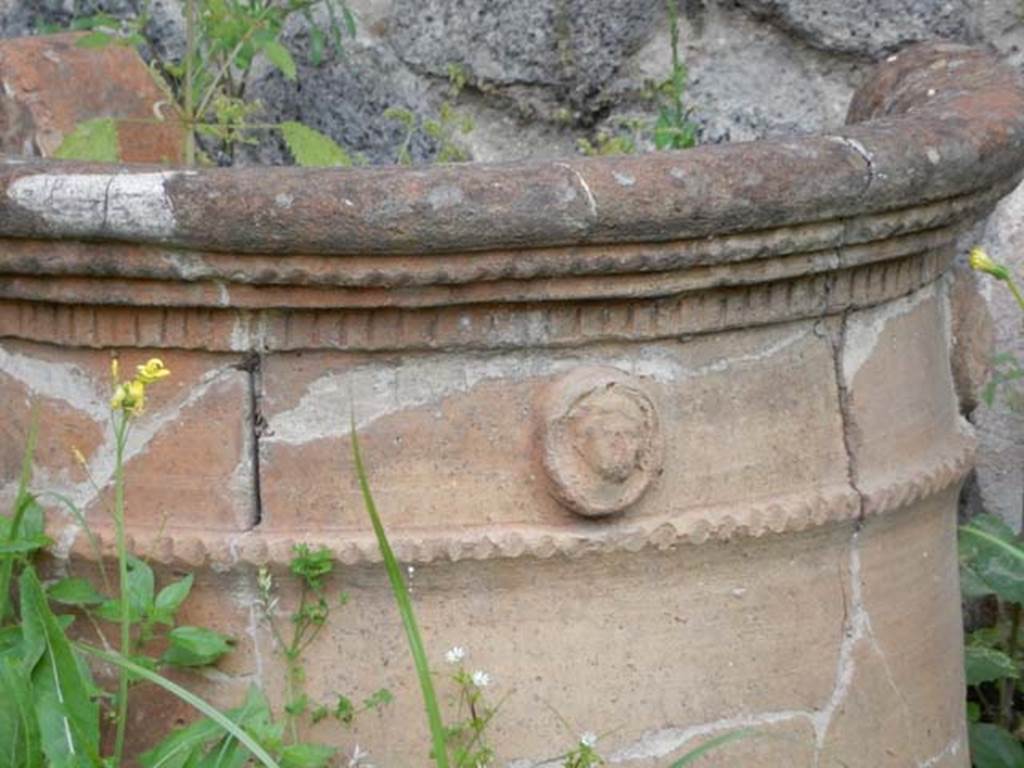 II.9.4, Pompeii. May 2018. Detail of terracotta puteal. Photo courtesy of Buzz Ferebee. 