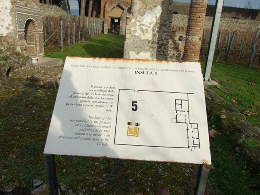 II.9.7. Garden entrance to House of Summer Triclinium.  December 2007.  Notice in garden saying:  The large garden was ennobled by the presence of a triclinium decorated and enhanced by twin fountains in mosaic with glass paste and pumice stone in the IV style.