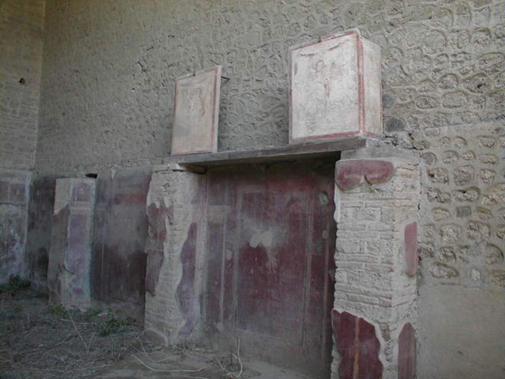 III.3.6 Pompeii.  May 2005.  East wall.