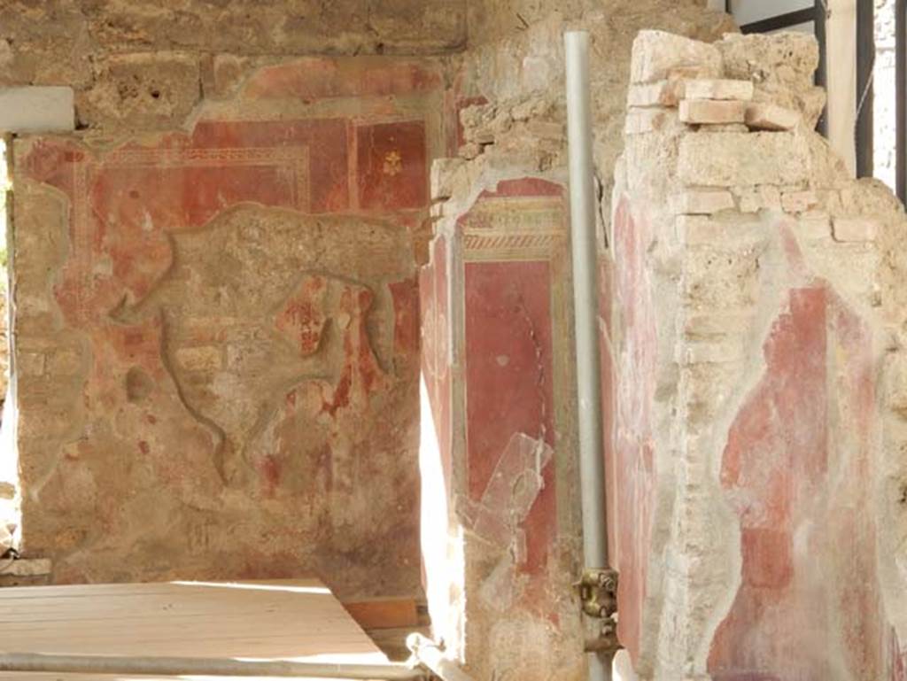 III.3.6 Pompeii. May 2017.  North wall, on left, and painted pillar, on right. Photo courtesy of Buzz Ferebee.

