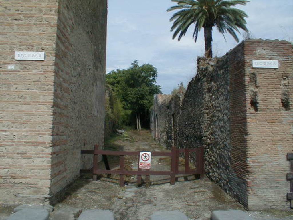III.3.6 Pompeii.September 2004. Vicolo di Ifigenia, looking north.   III.4.1

