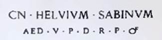 Inscription in red letters to CNAEUM HELVIUM SABINUM.
The Epigraphik-Datenbank Clauss/Slaby (See www.manfredclauss.de) has

Cn(aeum) Helvium Sabinum / aed(ilem) v(irum) p(robum) d(ignum) r(ei) p(ublicae) o(ro) v(os) f(aciatis)      [CIL IV, 7663]
