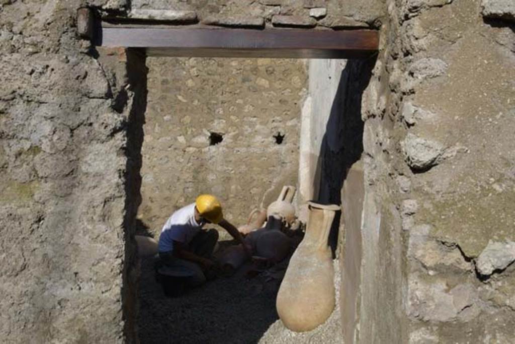 III.3.6 Pompeii. December 2017. Room in north-east corner at rear with amphorae during excavation. Photo © Parco Archeologico di Pompei.