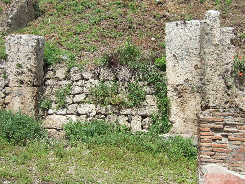 IV.2.a Pompeii. May 2006. Entrance and brick pilaster on east side of entrance.