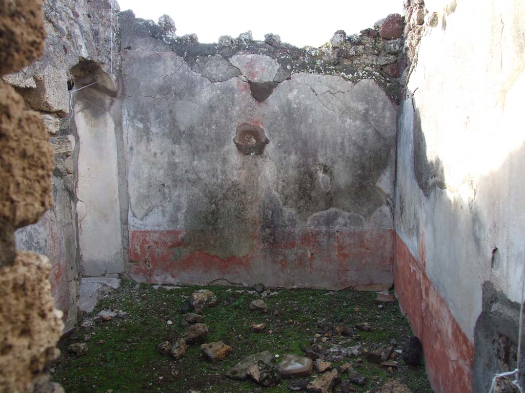 V.1.7 Pompeii. December 2007. Room 22, looking west, with doorway into caldarium, on left.