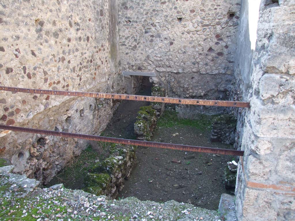 V.1.7 Pompeii. December 2007. Room 19. Cellar/lower room on west side of peristyle, reached by small ramp at rear. 
This would have been the cellar under a triclinium.


