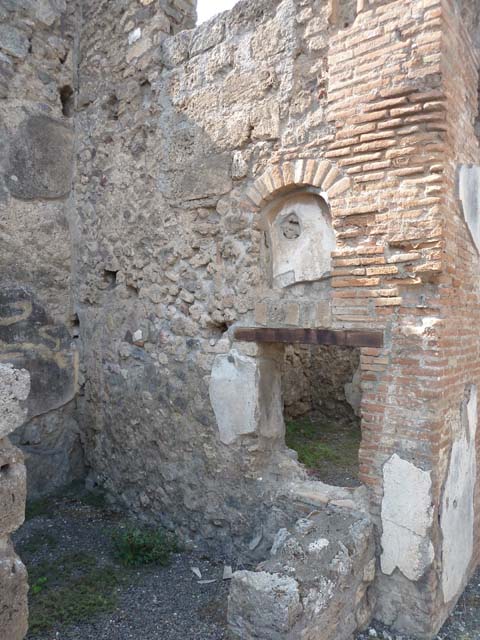 V.2.1 Pompeii. September 2015. Looking north into room on west side of entrance area.
