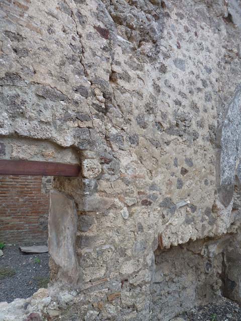 V.2.1 Pompeii. September 2015. West wall of second room.