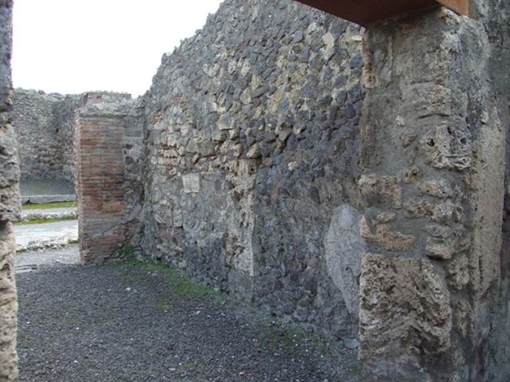 V.2.2 Pompeii.  March 2009.  West wall of shop.