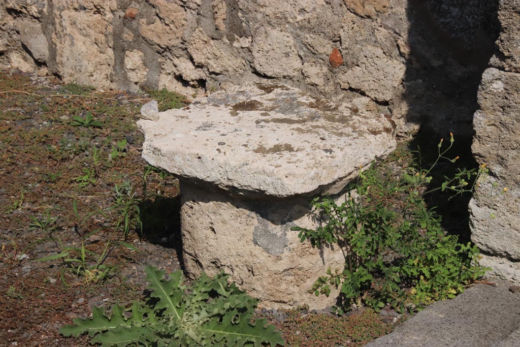 V.2.8 Pompeii. October 2023. Structure near east side of entrance doorway. Photo courtesy of Klaus Heese.