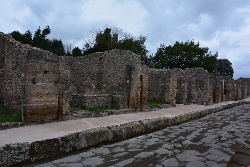 V.2.13 Pompeii. March 2017. Looking east along north side of Via di Nola, from V.2.13, centre left. 
Foto Christian Beck, ERC Grant 681269 DÉCOR.
