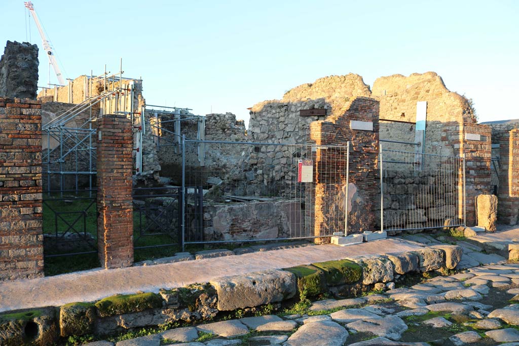 V.2.18 Pompeii, on left. December 2018. 
Looking north on Via di Nola towards entrance at V.2.19, in centre, and “blocked” Vicolo c.d. dei balconi, on right. Photo courtesy of Aude Durand.
