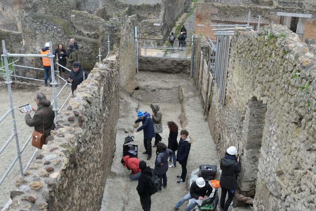 V.2.20 Pompeii. June 2018. Entrance to V.2.20 is the doorway on the right in the newly excavated Vicolo dei Balconi, south end. 
Photograph © Parco Archeologico di Pompei.
