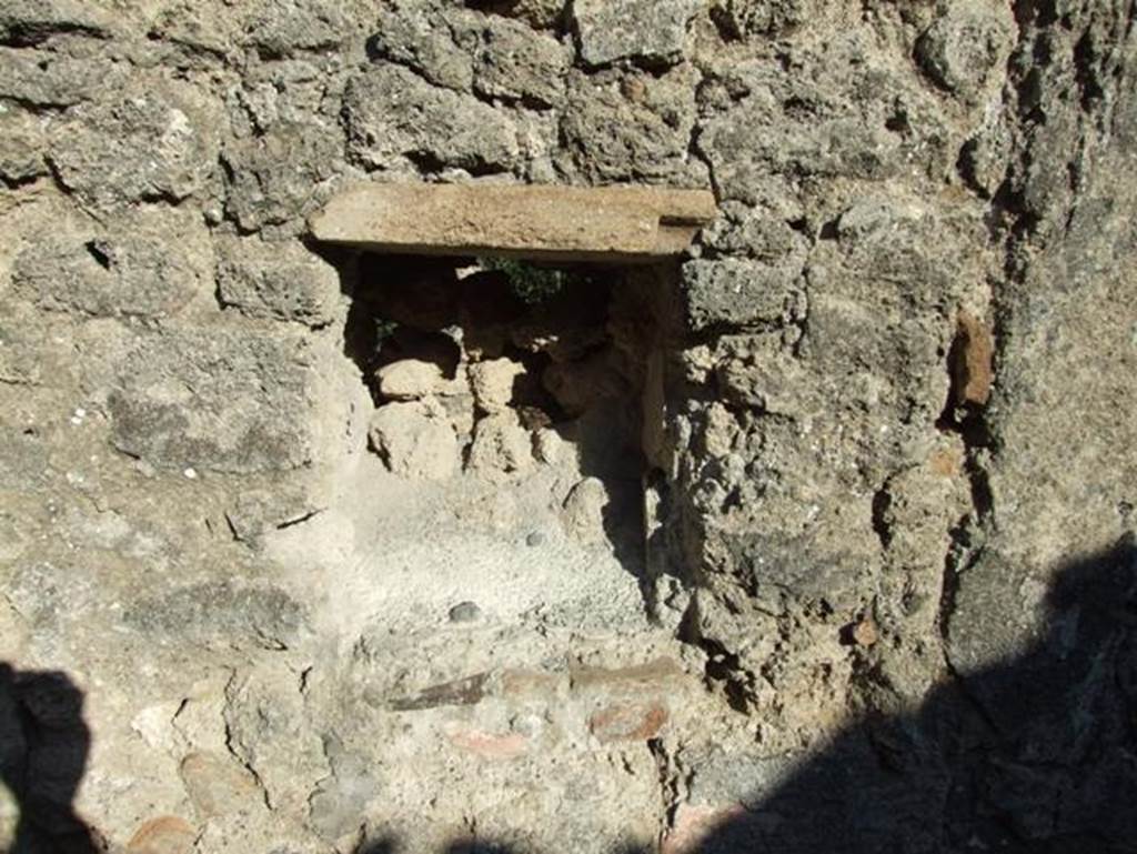 V.2.20 Pompeii. December 2007. Small room on west side of light-yard, remains of niche or recess.
