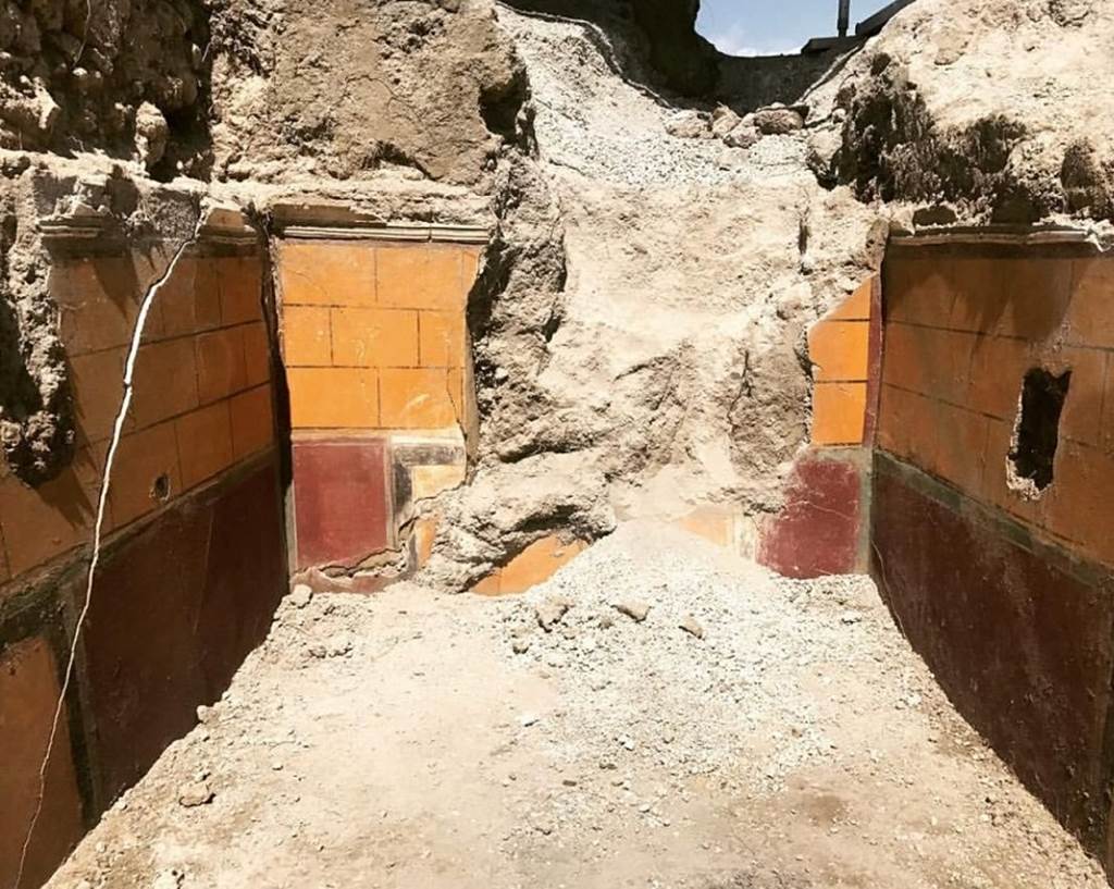 V.2.21 Pompeii. May 2018. Room A9 (as shown on PAP plan), looking north in a room in an adjacent house to V.2.15 and on the south side of the Casa di Orione.
Photograph Massimo Osanna © Parco Archeologico di Pompei.
This room would appear to be the room in the north-west corner of the atrium of V.2.21, which has now recently been excavated.
