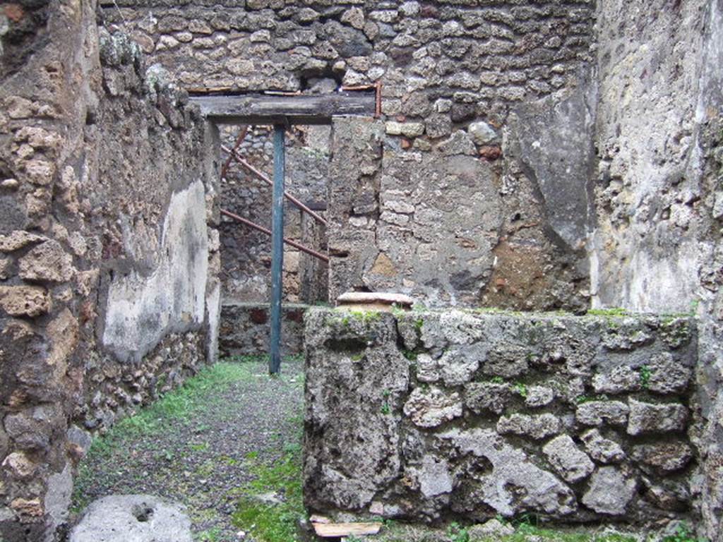 V.2.b Pompeii. December 2005. Looking east across thermopolium to rear rooms.  