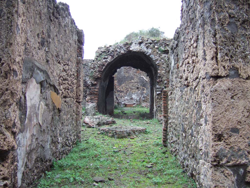 V.2.d Pompeii. December 2005. Entrance corridor “a”, looking east to atrium and through vaulted passageway “g” to garden.