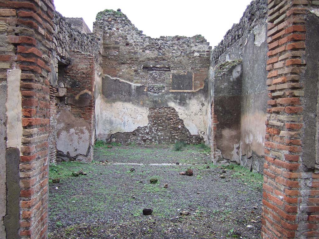 V.2.e Pompeii. December 2005. Looking east across atrium, towards the triclinium with a window overlooking the garden of V.2.g.
According to NdS, the atrium was found with no flooring and with rustic walls except for a high dado of brick plaster (mattone pesto).
The triclinium was situated opposite the entrance on the east side of the atrium.
Its decorated walls were divided into panels with cupids and flying deer.
See Notizie degli Scavi di Antichità, 1896, (p.433) 
See Mau in Bullettino dell’Instituto di Corrispondenza Archeologica (DAIR), VIII, 1893, (p.4-7)
