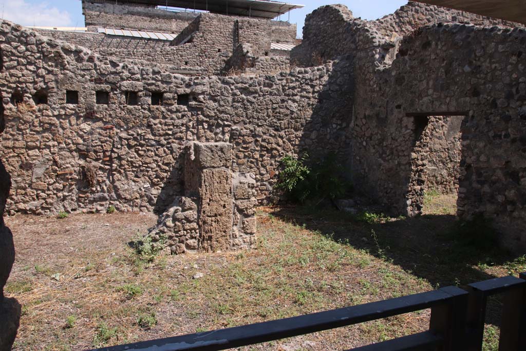 V.2.f, Pompeii. September 2021. Looking south-east from entrance doorway. Photo courtesy of Klaus Heese.