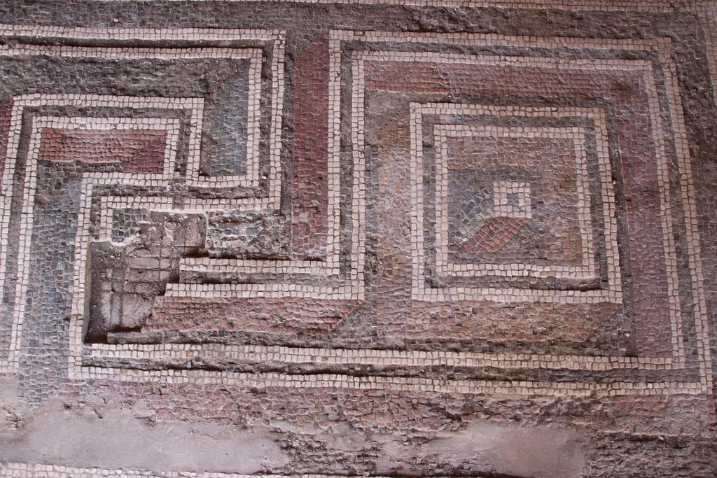 V.2.i Pompeii. October 2023. Room 24, mosaic doorway threshold at east end. Photo courtesy of Klaus Heese.