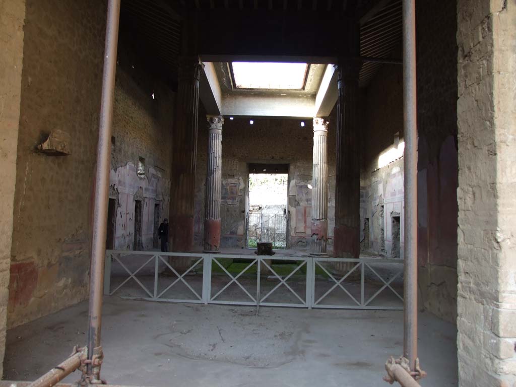 V.2.i Pompeii. December 2007. Room 7, tablinum looking north through atrium to entrance. Taken from the north portico of room 23.