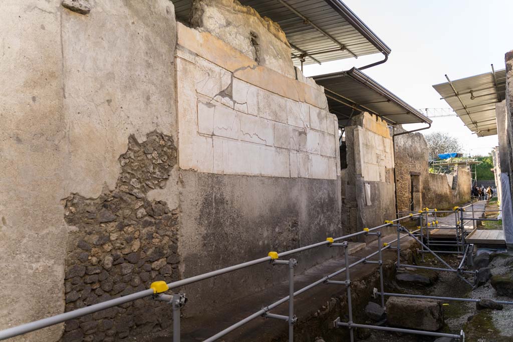 V.2 Pompeii. Casa di Orione. April 2022. 
Looking north in Vicolo dei Balconi, with Casa di Orione, entrance doorway, centre right. Photo courtesy of Johannes Eber.

