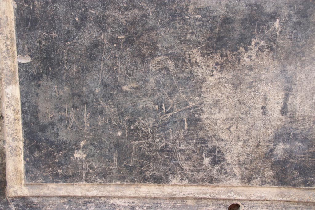 V.2 Pompeii. Casa di Orione. October 2022. Graffiti on north side of entrance corridor (A4). Photo courtesy of Klaus Heese.