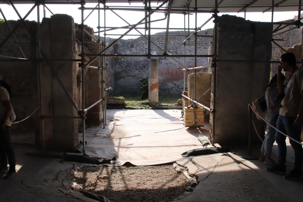 V.2 Pompeii. Casa di Orione. October 2022. 
Looking west across atrium (A12) into tablinum (A7) and through to peristyle. Photo courtesy of Klaus Heese.
