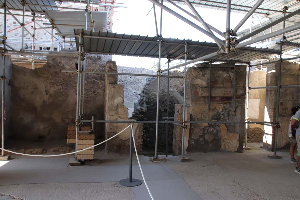 V.2.Pompeii. Casa di Orione. September 2021. Looking towards north wall of atrium. Photo courtesy of Klaus Heese.
