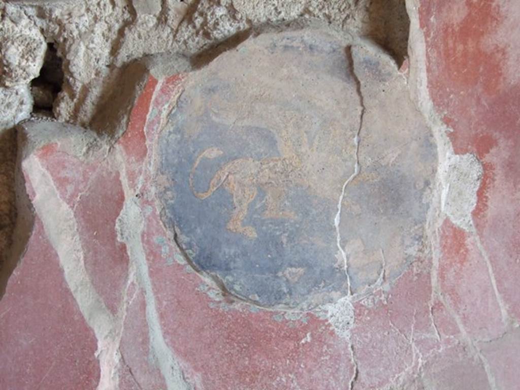 V.3.4 Pompeii. March 2009. East wall of tablinum, painted medallion of flying griffin from north side of doorway.
