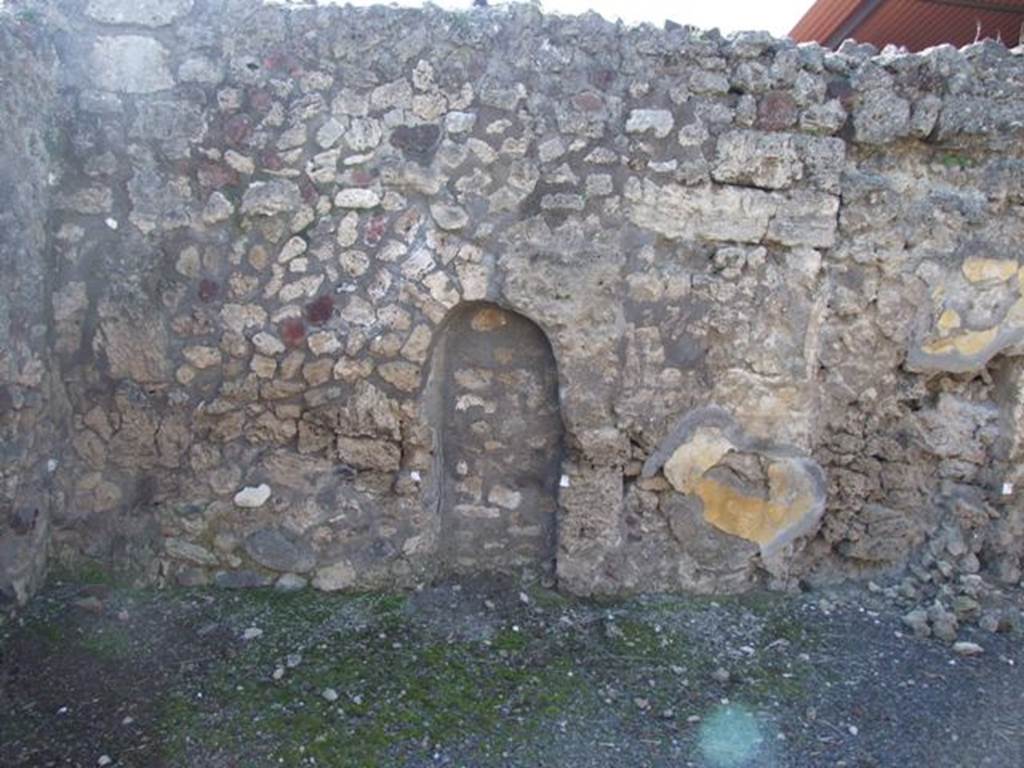 V.3.7 Pompeii.  March 2009.  Arched Niche in West wall.