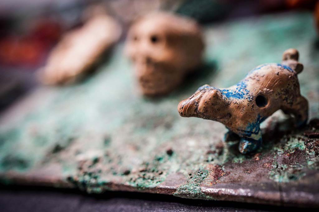 V.3 Pompeii. Casa del Giardino. August 2019. Animal amulet.

Amuleto animale.

Photograph © Cesare Abbate/ANSA courtesy Parco Archeologico di Pompei.
